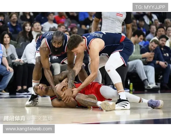 洛杉矶湖人全力以赴迎战强敌,力争季后赛席位展开激烈对决 洛杉矶湖人全力以赴迎战强敌,力争季后赛席位展开激烈对决