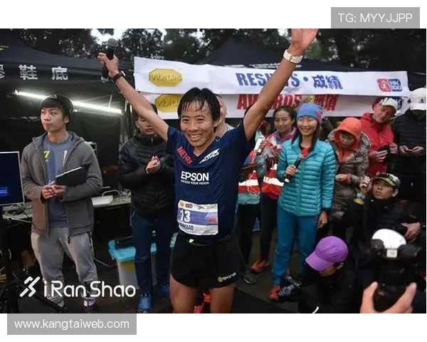 成都攀岩队在马拉松大满贯中的团队协作展现出色表现与启示